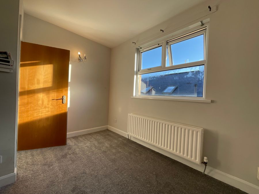 Apt 2, 10 Cliftonville Avenue