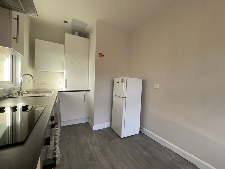 Apt 2, 10 Cliftonville Avenue