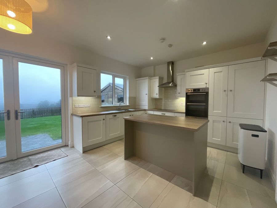 28 Castlegowan Crescent