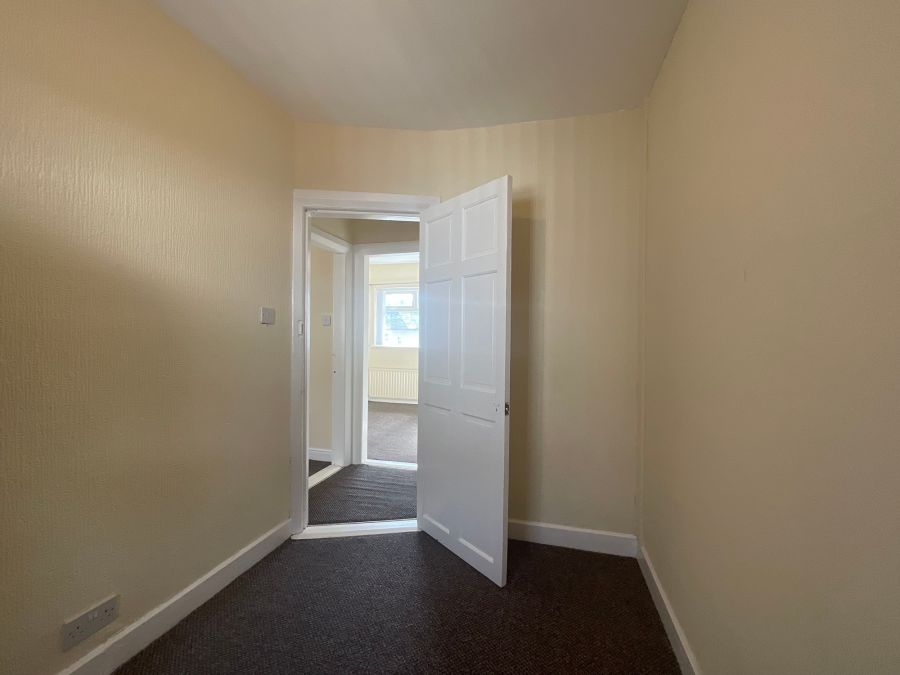 47 Glencairn Crescent