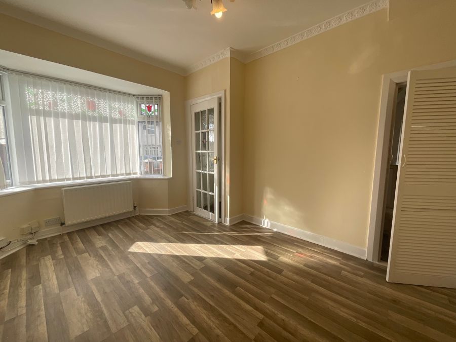 47 Glencairn Crescent