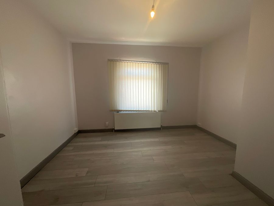 6 Ainsworth Drive