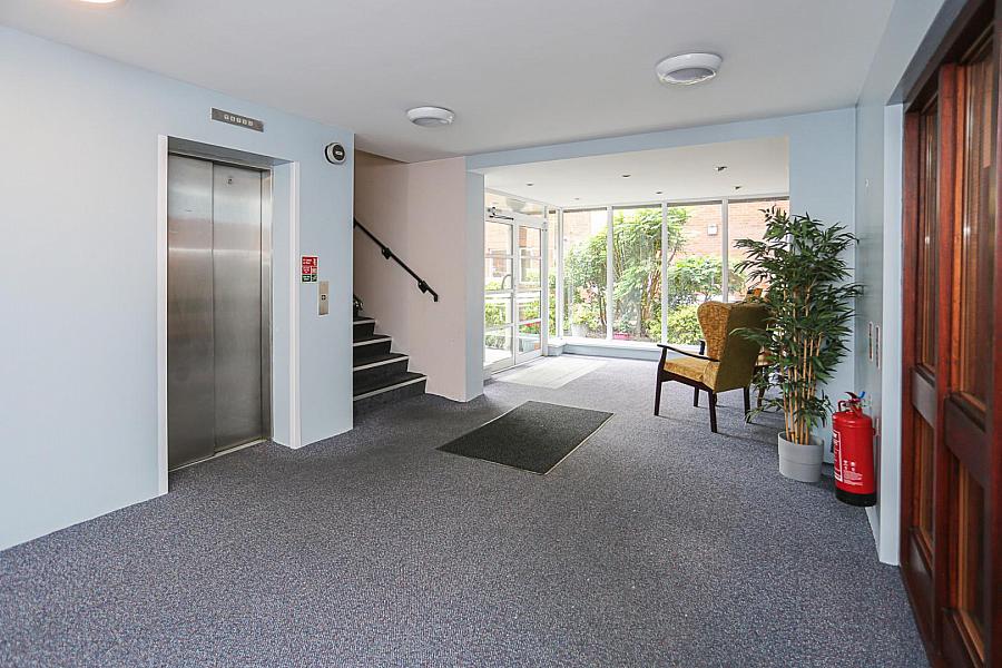 2 Lyndhurst Court