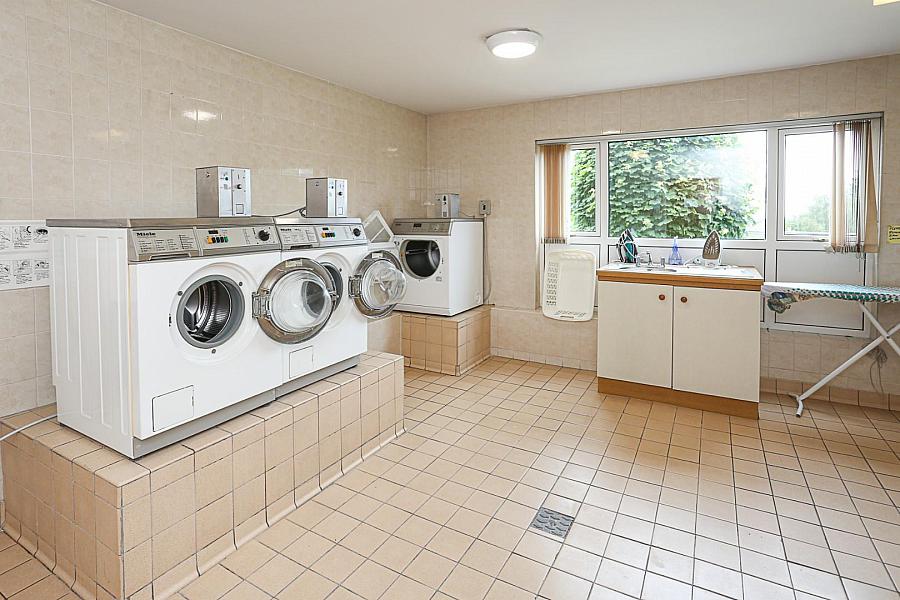 2 Lyndhurst Court