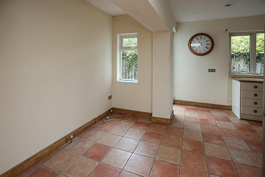 2 Bryansburn Gardens