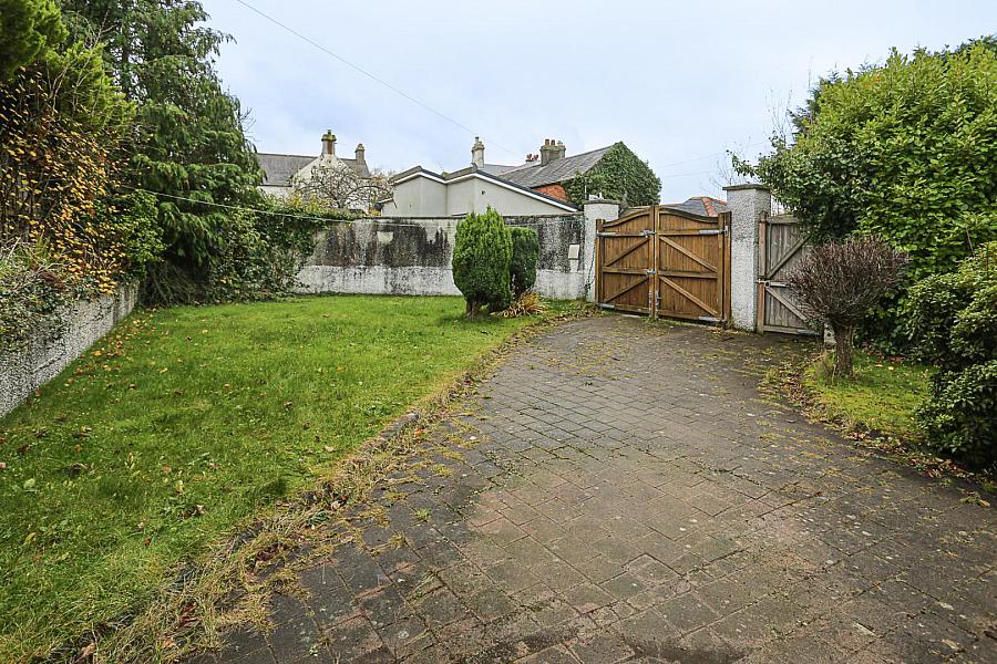 2 Bryansburn Gardens