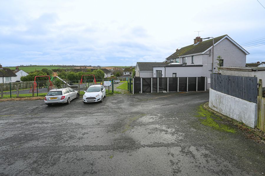 18 Springwell Crescent