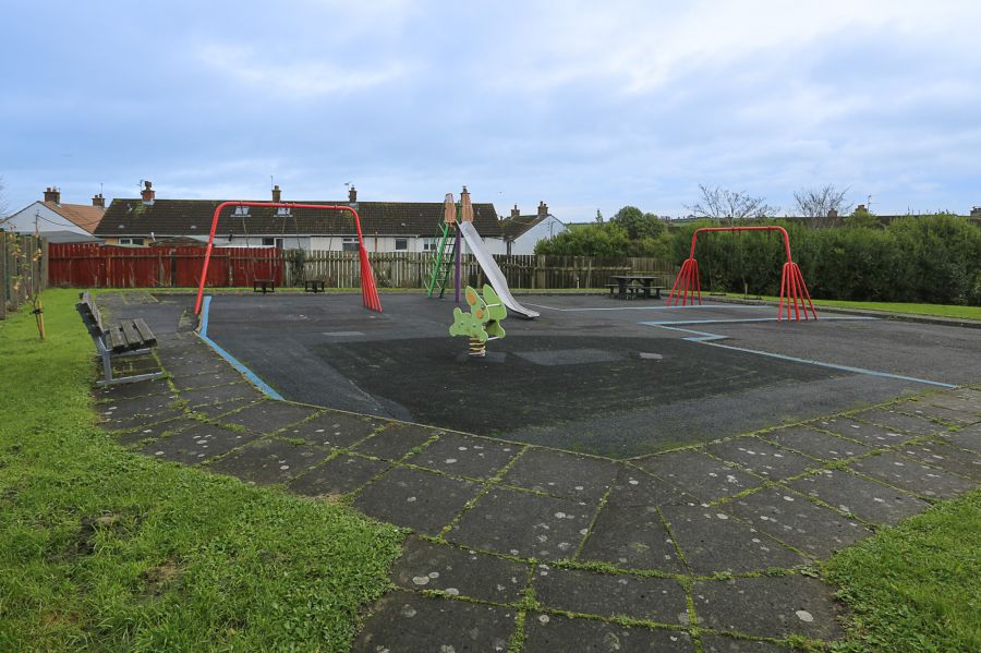 18 Springwell Crescent