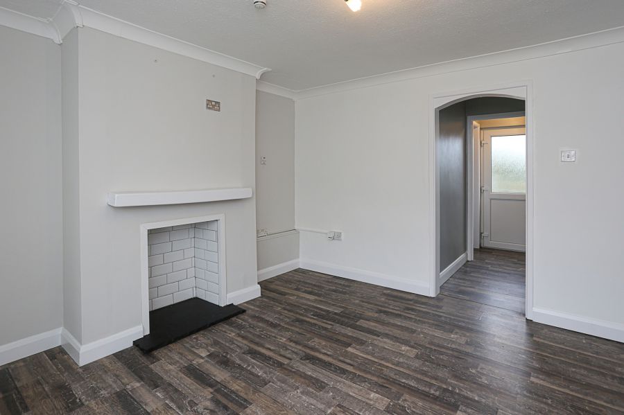 18 Springwell Crescent