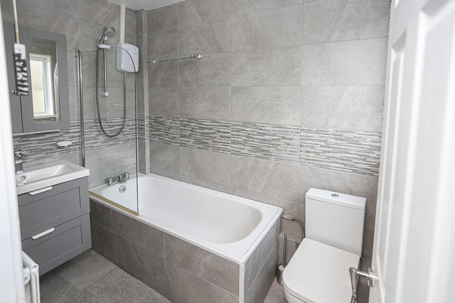 18 Springwell Crescent