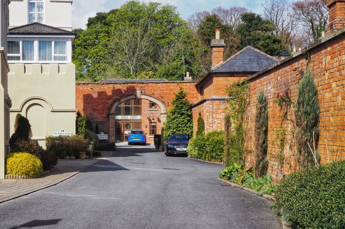 13 The Walled Garden