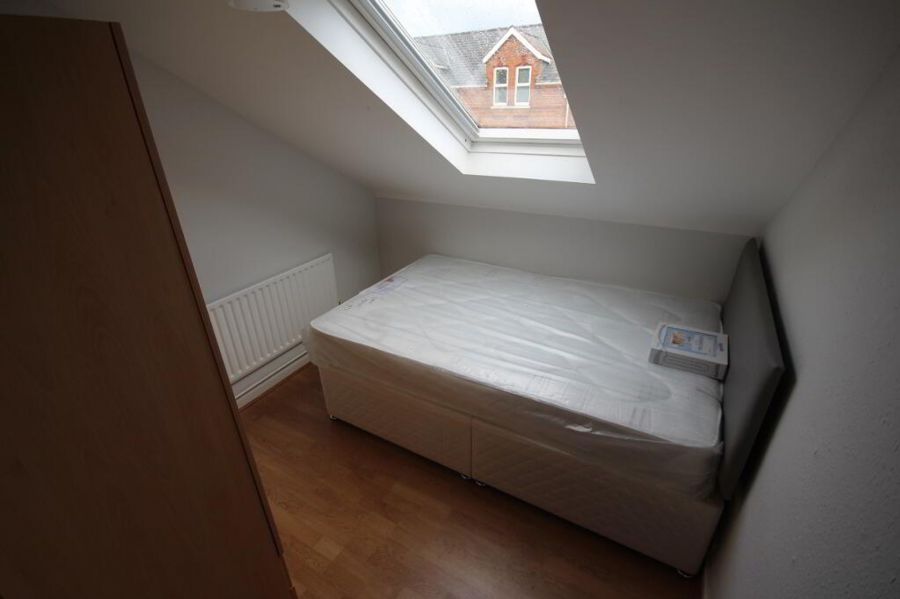 Rooms 123456.7, 12 Malone Avenue