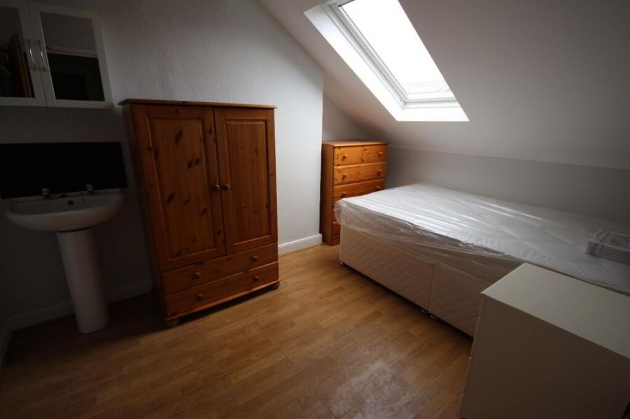 Rooms 123456.7, 12 Malone Avenue