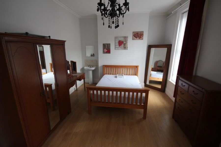 Rooms 123456.7, 12 Malone Avenue