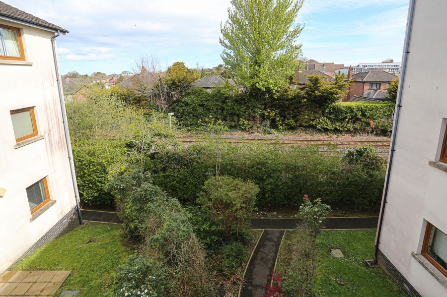 27 Shaftesbury Drive