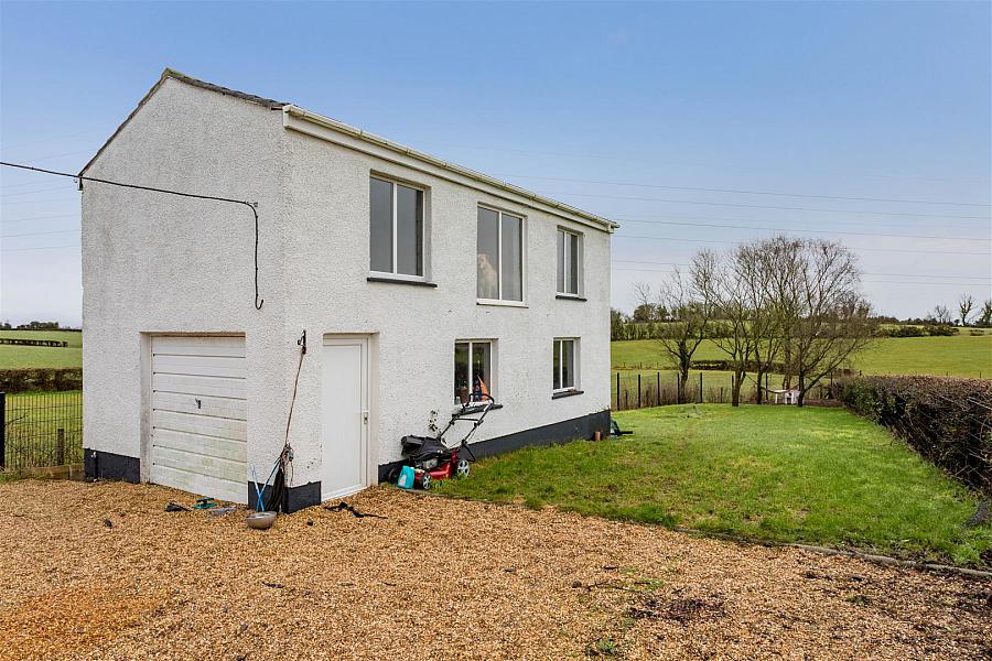 30 Lisnabreeny Road East
