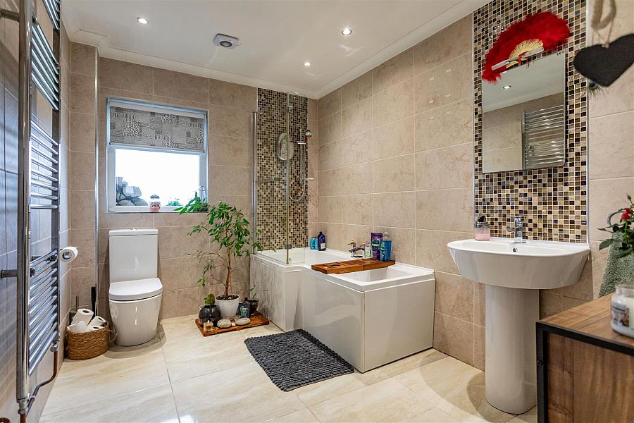 30 Lisnabreeny Road East