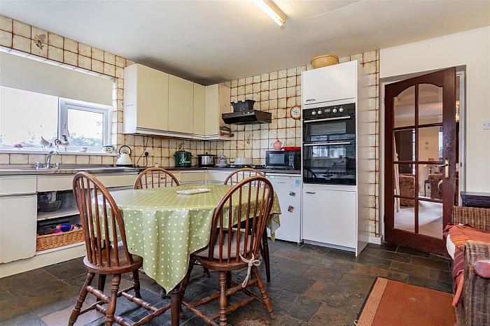 89 Hillsborough Road