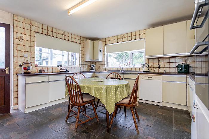 89 Hillsborough Road