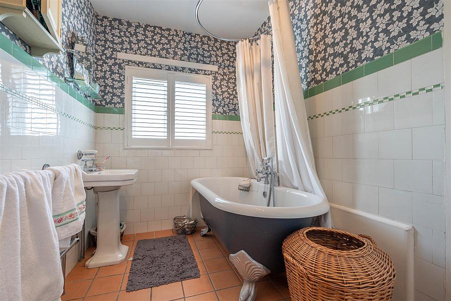 Peartree House, 4 Lower Clay Road