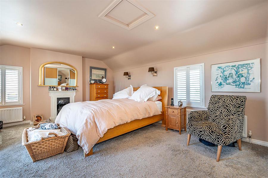Peartree House, 4 Lower Clay Road