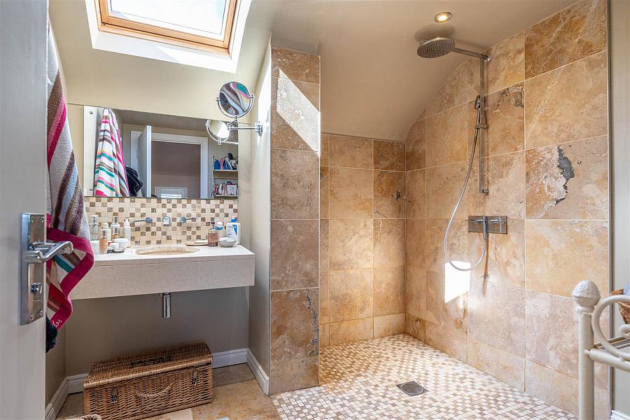 Peartree House, 4 Lower Clay Road
