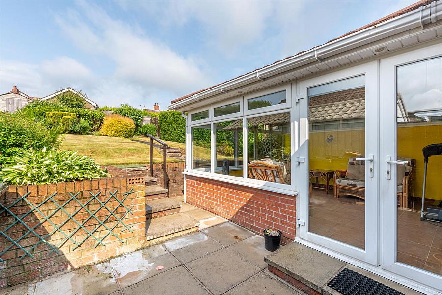 6 Ilford Drive