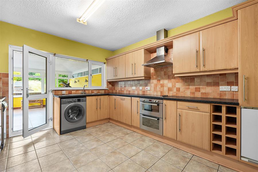 6 Ilford Drive