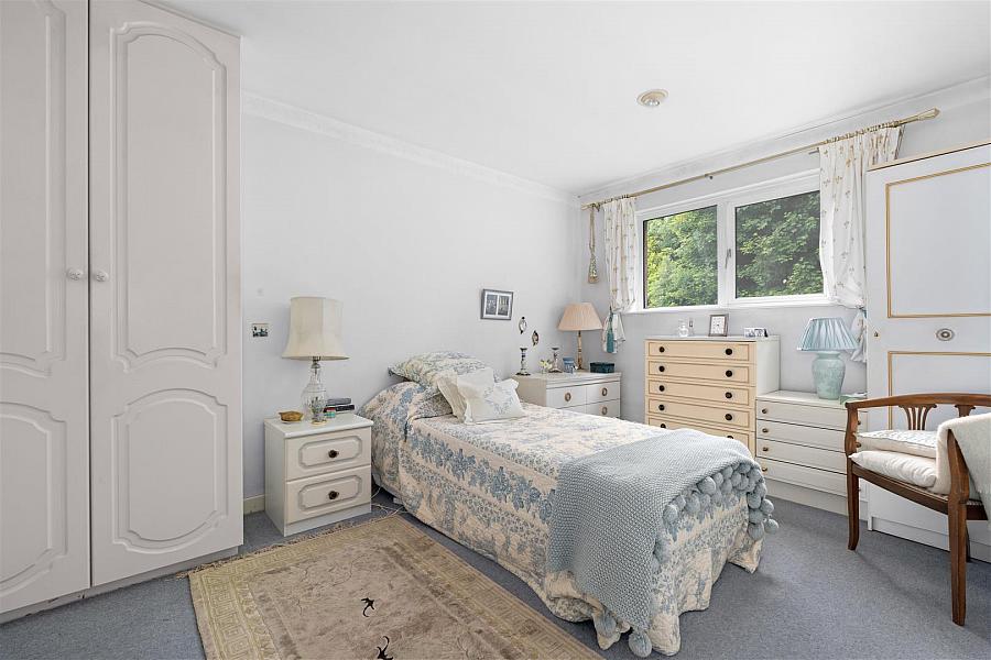 4 Regent Court