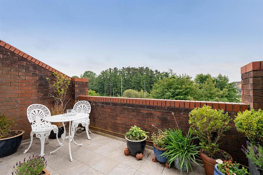 4 Regent Court