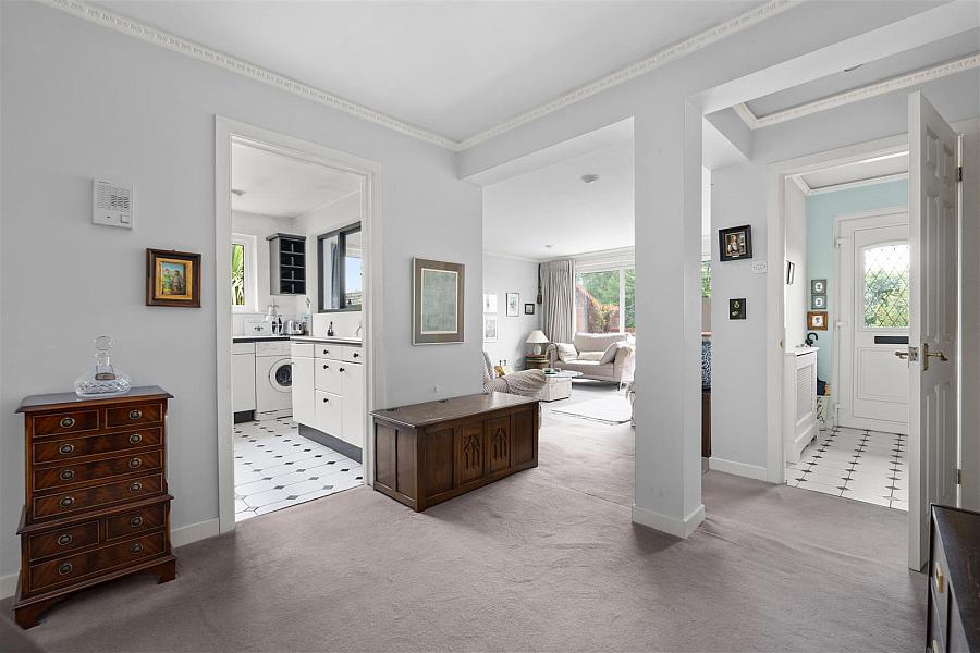 4 Regent Court
