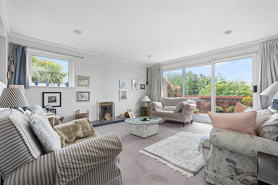 4 Regent Court