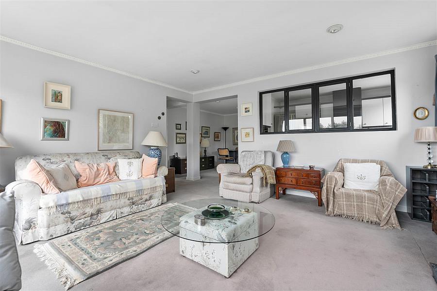4 Regent Court