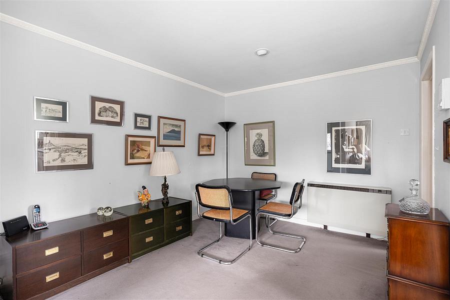 4 Regent Court