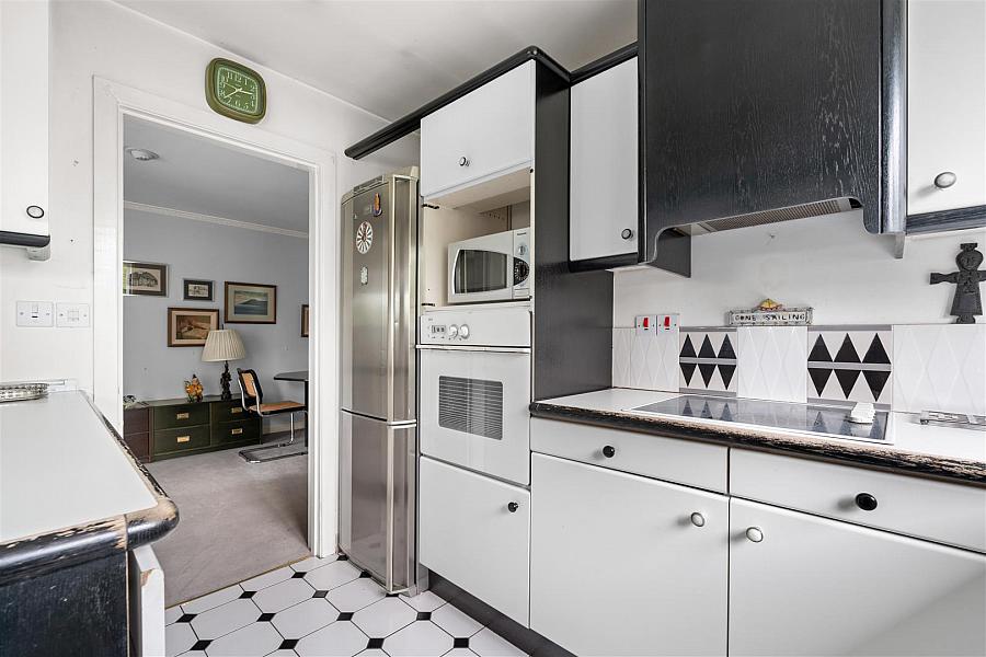 4 Regent Court
