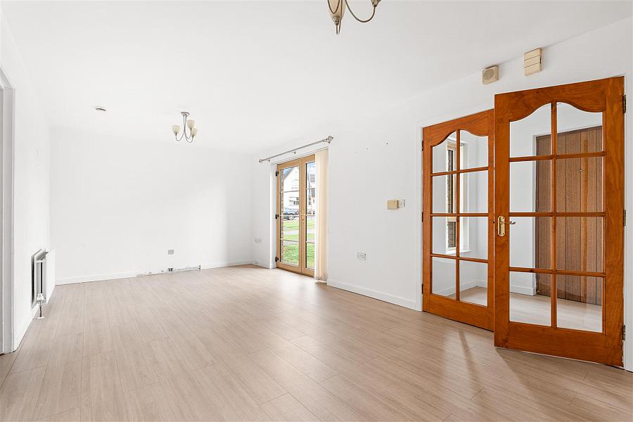 20a Woodrow Gardens