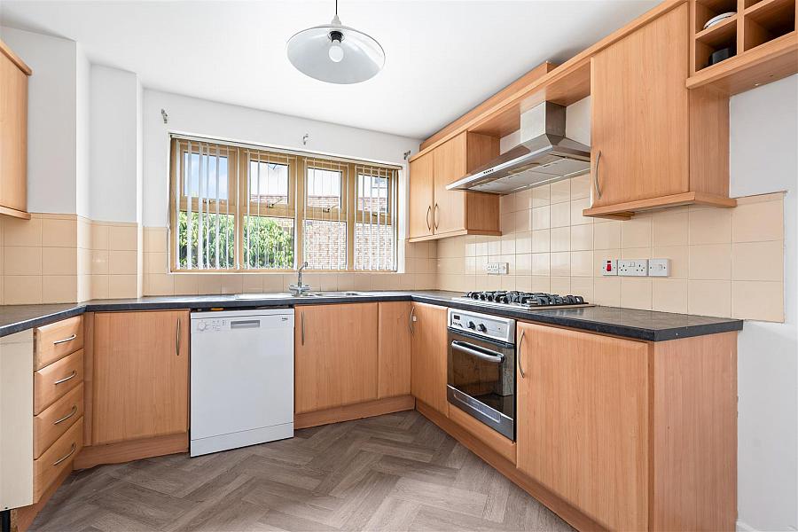 20a Woodrow Gardens