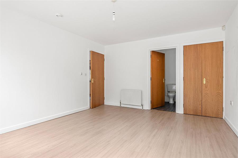 20a Woodrow Gardens