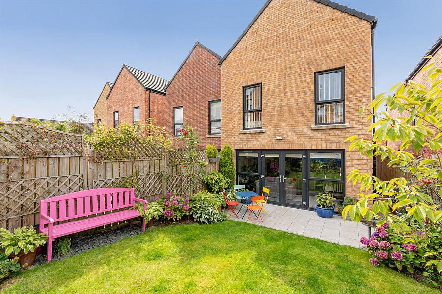 11 Milecross Manor