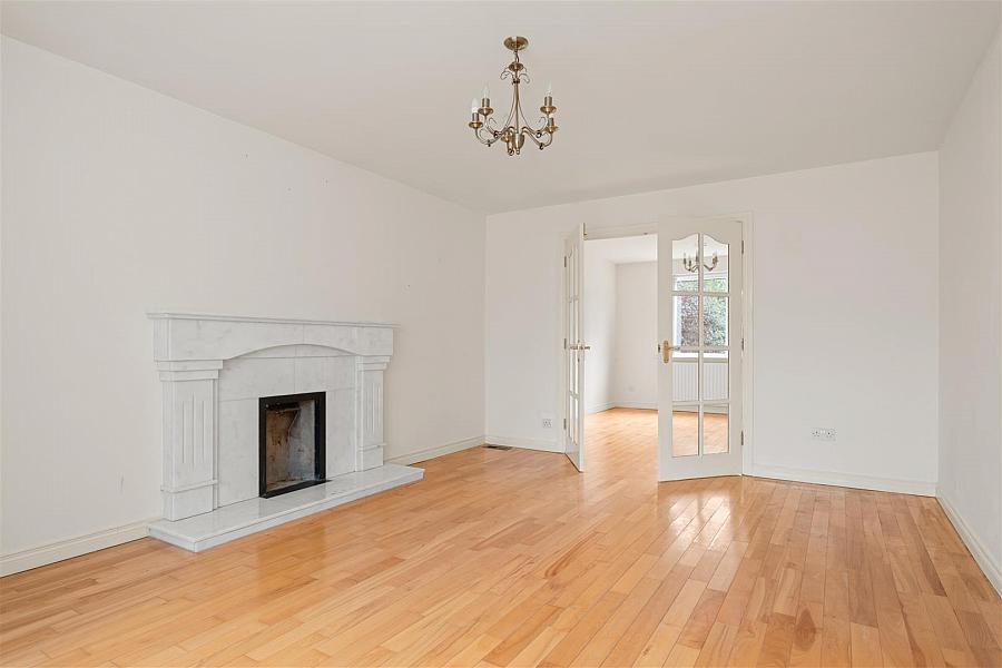 4 The Spires Crescent
