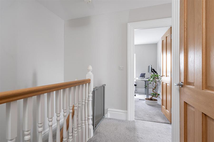 16 Hollymount Hall