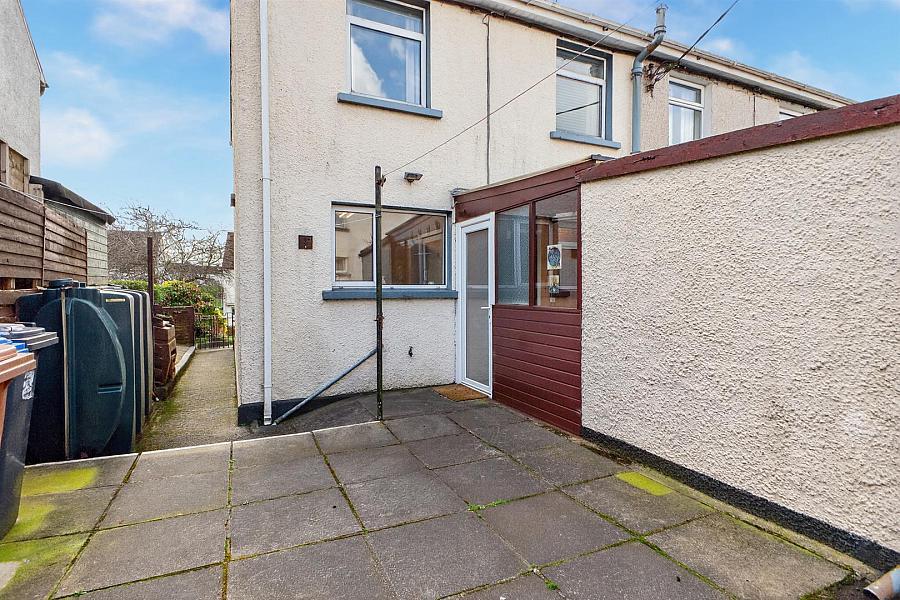 9 Coronation Crescent