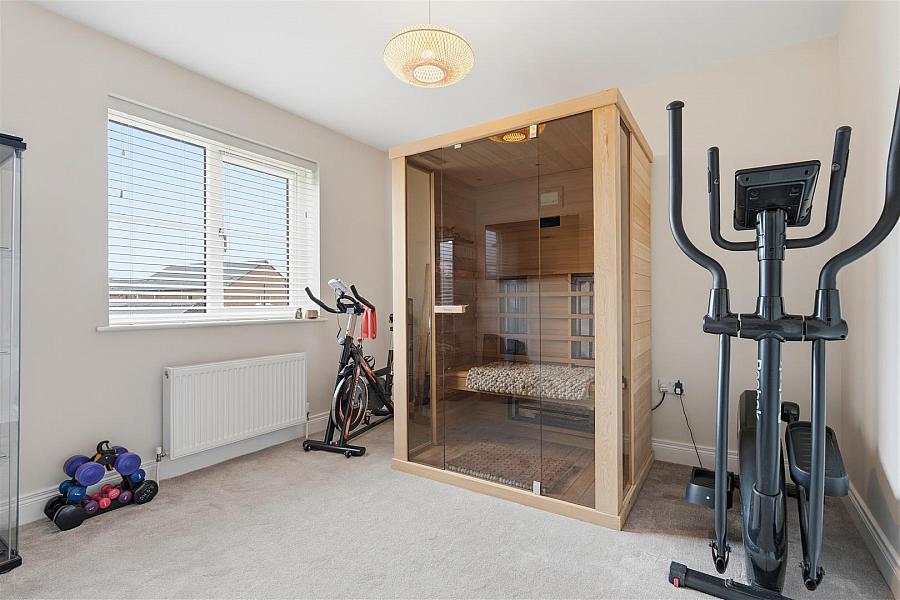 8 Castlelodge Gardens