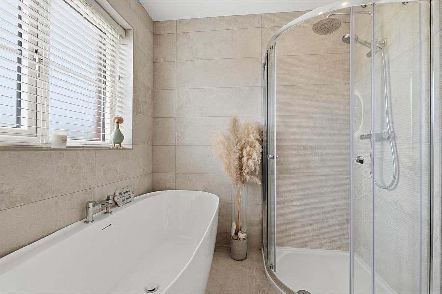 8 Castlelodge Gardens