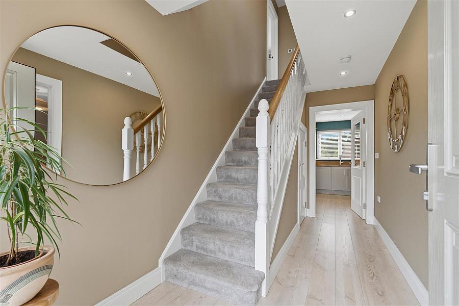 8 Castlelodge Gardens