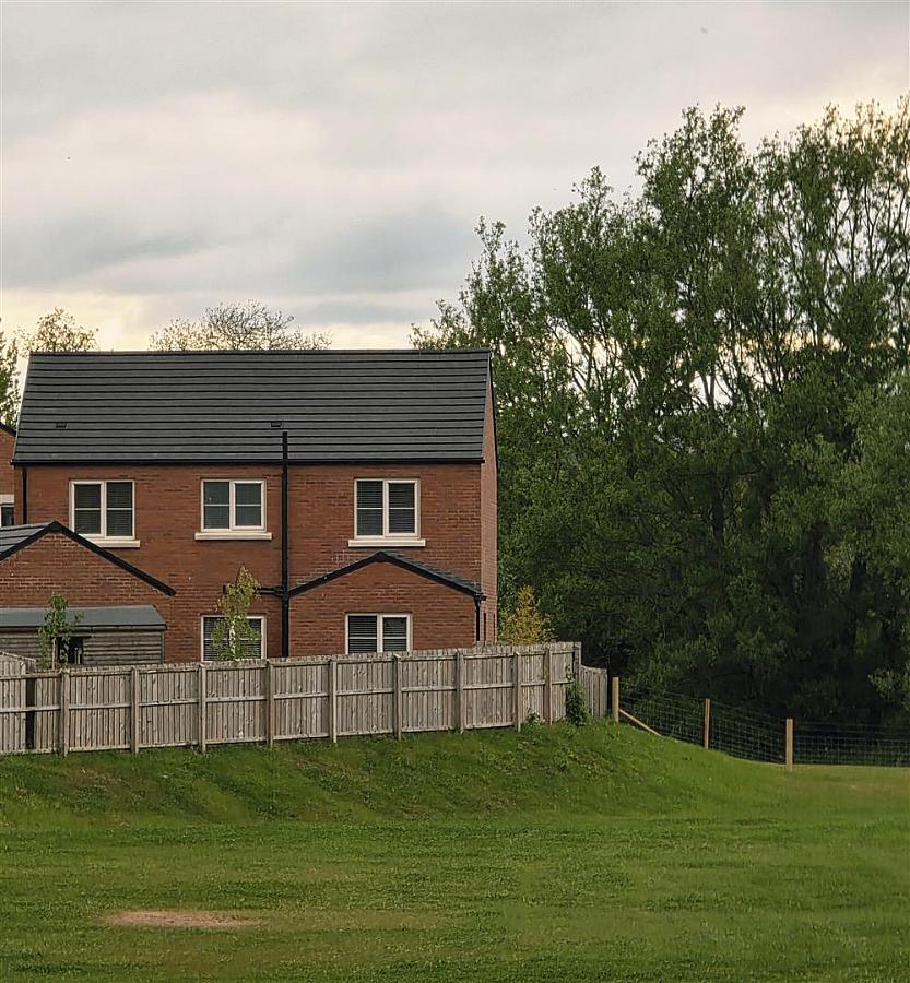 8 Castlelodge Gardens