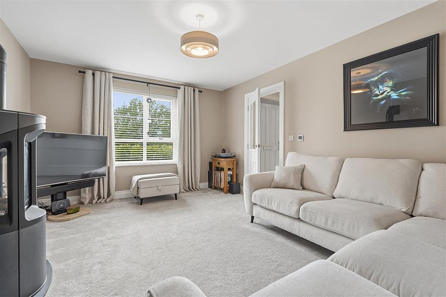 8 Castlelodge Gardens