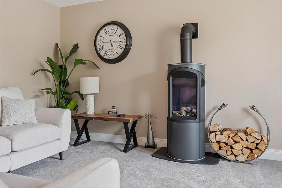 8 Castlelodge Gardens