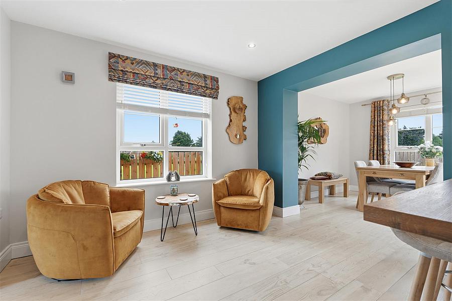 8 Castlelodge Gardens