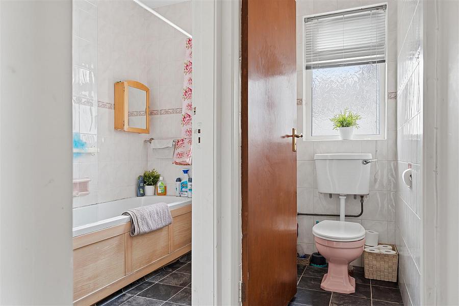 14 Longlands Road